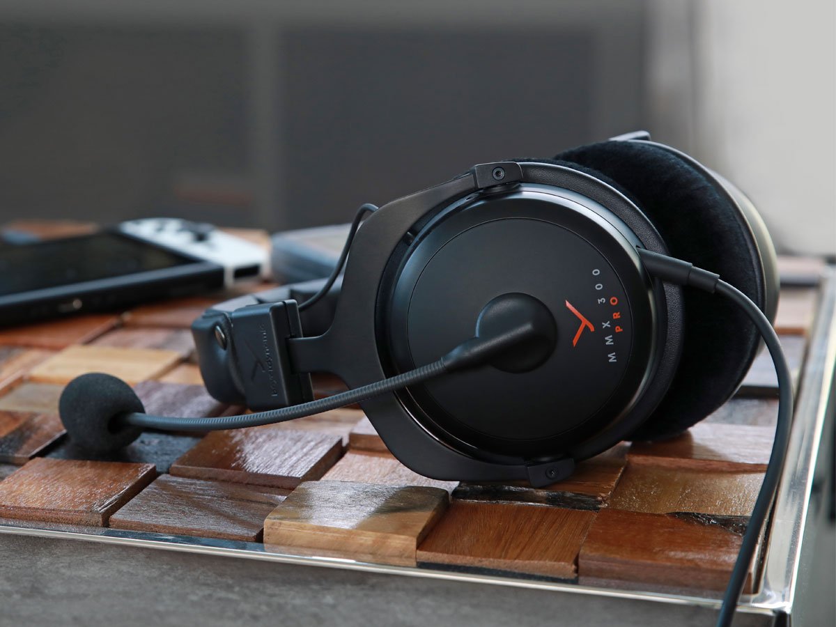 Słuchawki Beyerdynamic MMX 300 Pro - Grafika lifestyle