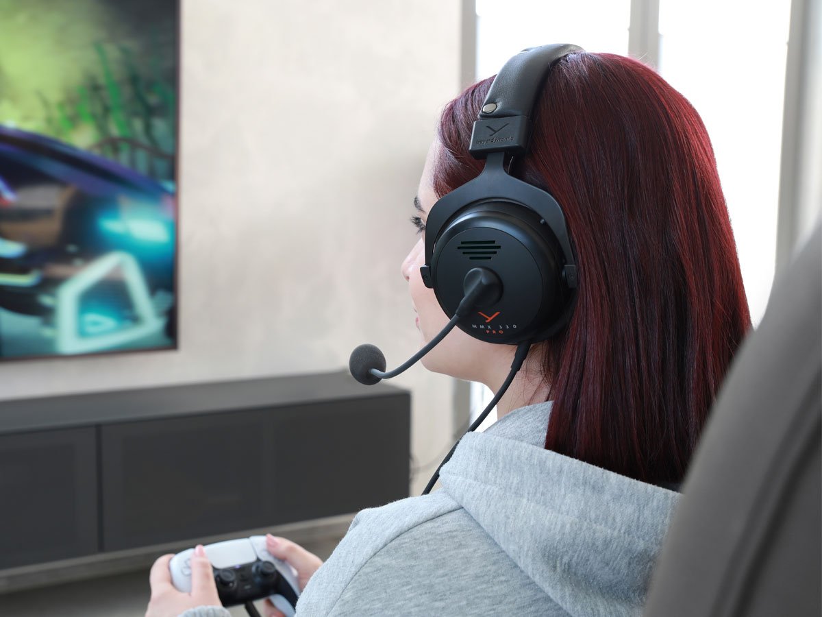 Słuchawki Beyerdynamic MMX 330 Pro - Grafika lifestyle