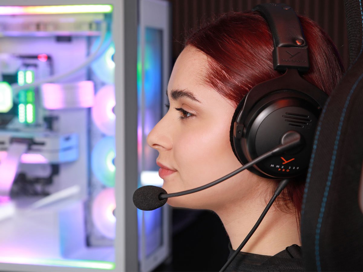 Słuchawki Beyerdynamic MMX 330 Pro - Grafika lifestyle