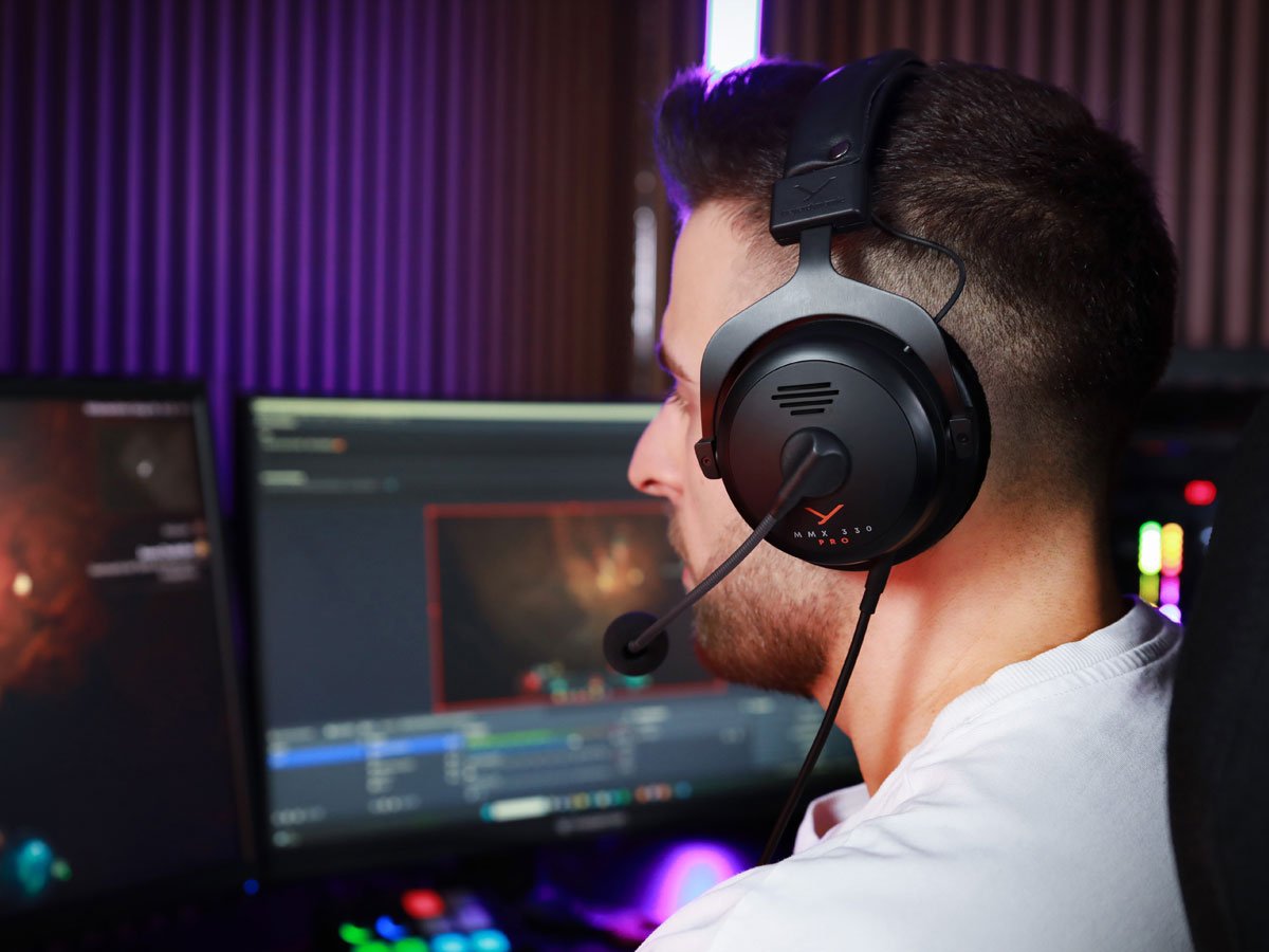 Słuchawki Beyerdynamic MMX 330 Pro - Grafika lifestyle