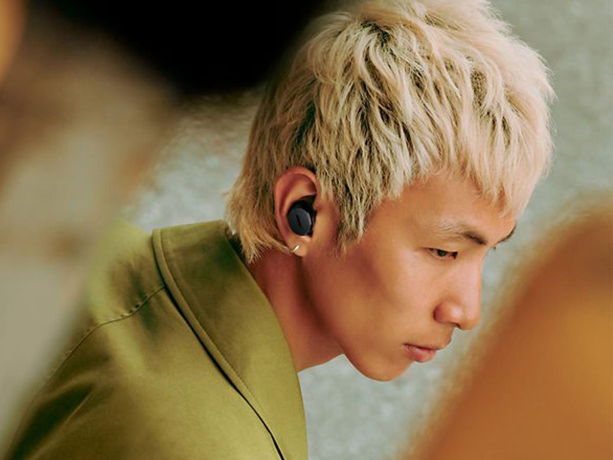 Słuchawki bezprzewodowe Bose QuietComfort Earbuds (2024) Czarne - Grafika lifestyle