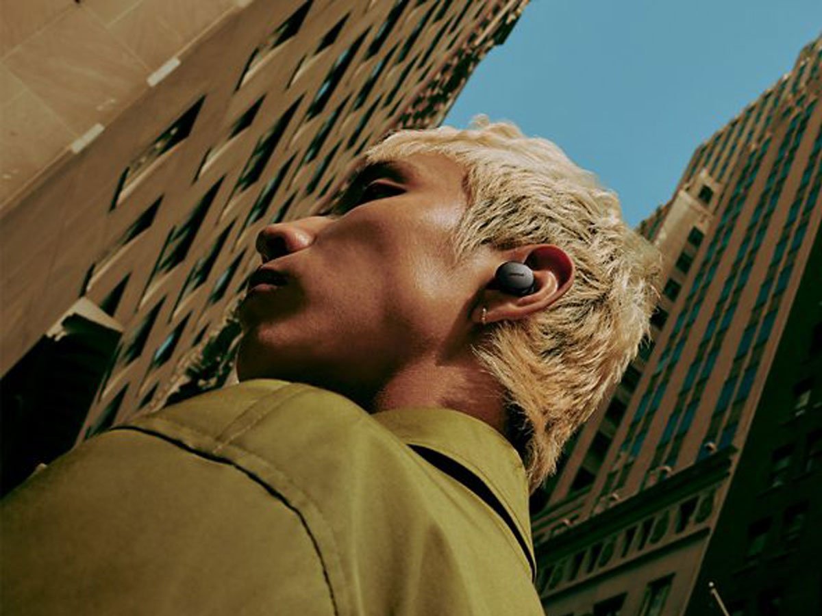 Słuchawki bezprzewodowe Bose QuietComfort Earbuds (2024) Czarne - Grafika lifestyle