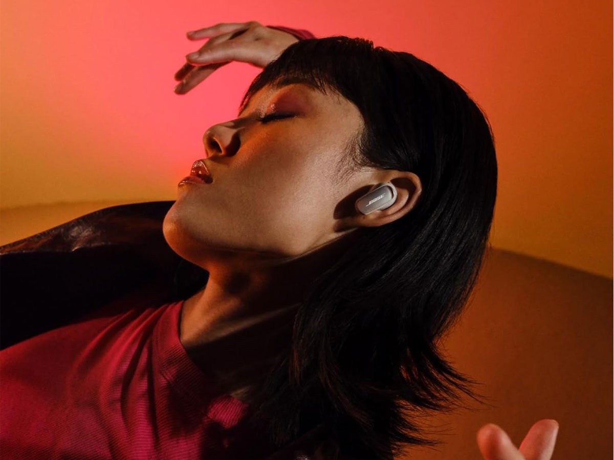Słuchawki bezprzewodowe Bose QuietComfort Ultra Earbuds Białe - Grafika lifestyle