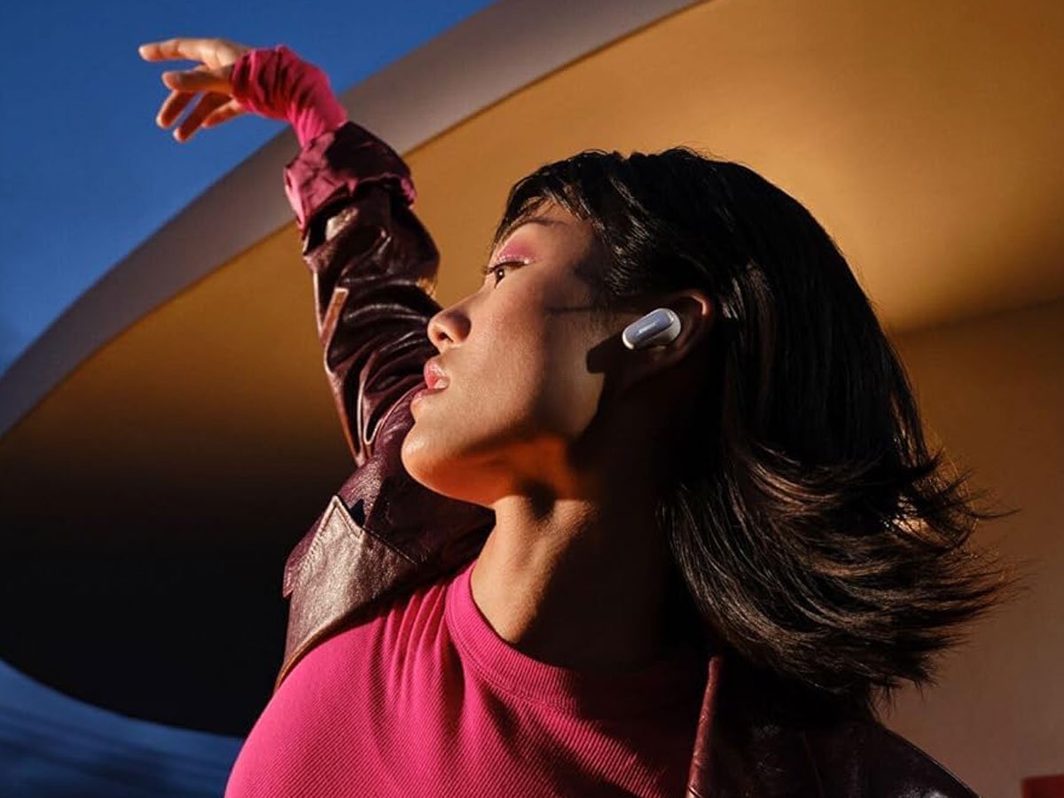 Słuchawki bezprzewodowe Bose QuietComfort Ultra Earbuds Białe - Grafika lifestyle