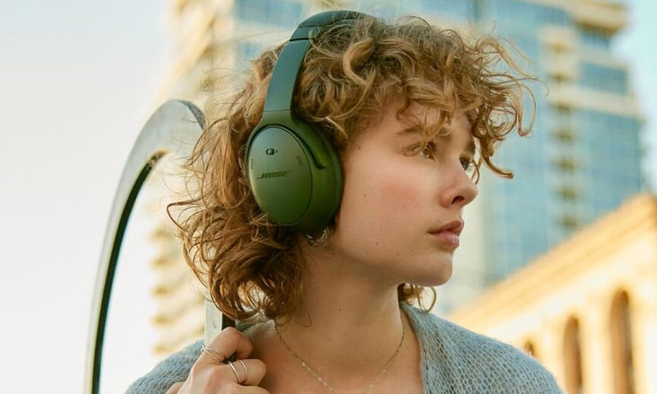 Słuchawki bezprzewodowe Bose QuietComfort Zielone - Grafika lifestyle
