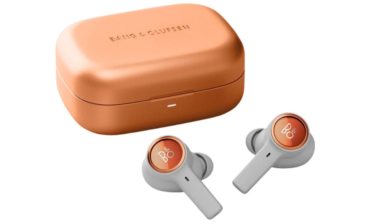 Słuchawki bezprzewodowe Bang & Olufsen Beoplay Eleven Copper Tone - Widok ogólny wraz z zamkniętym etui ładującym