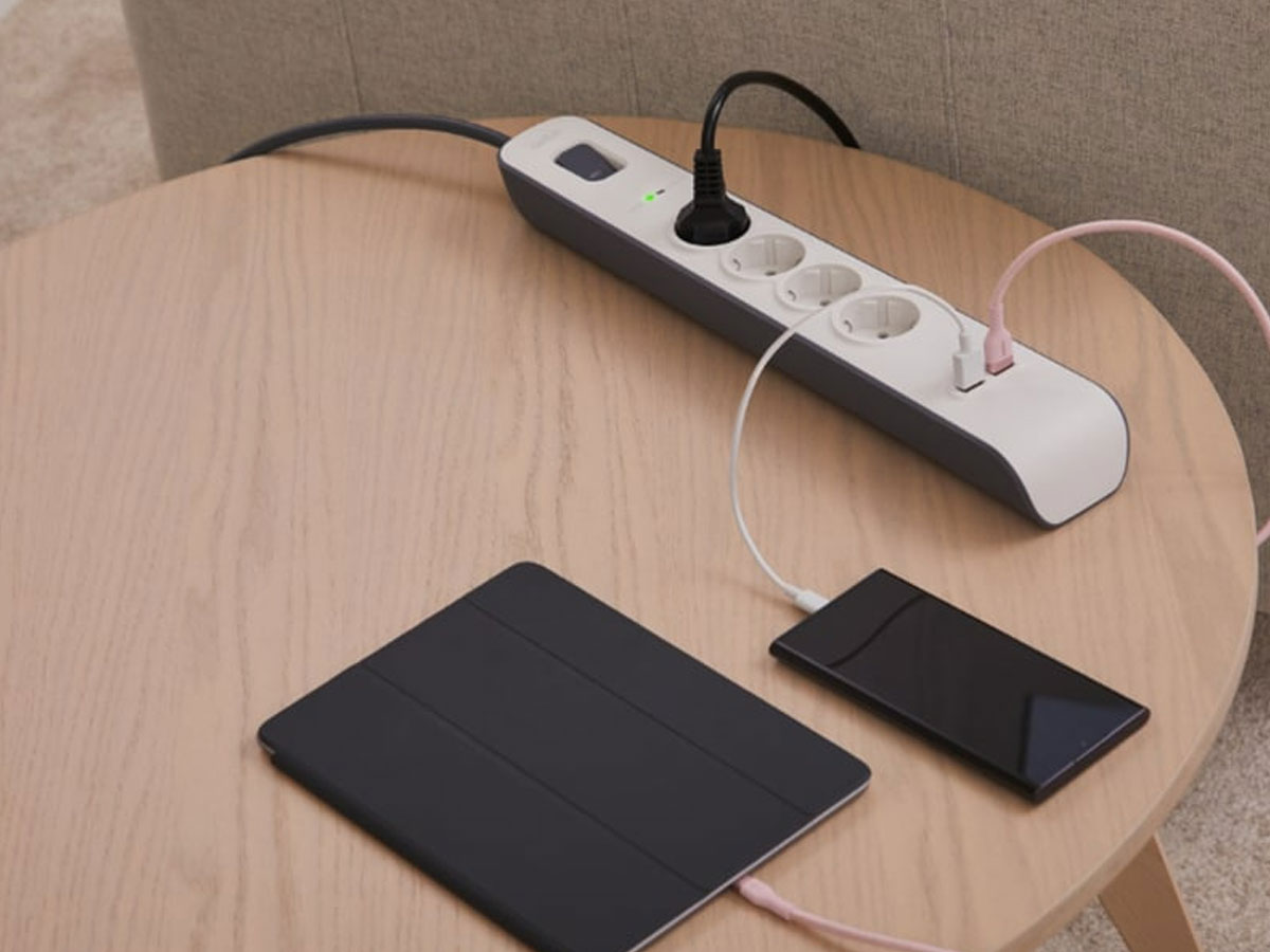 Belkin Listwa zasilająca przeciwprzepięciowa 525J, 4 gniazda
