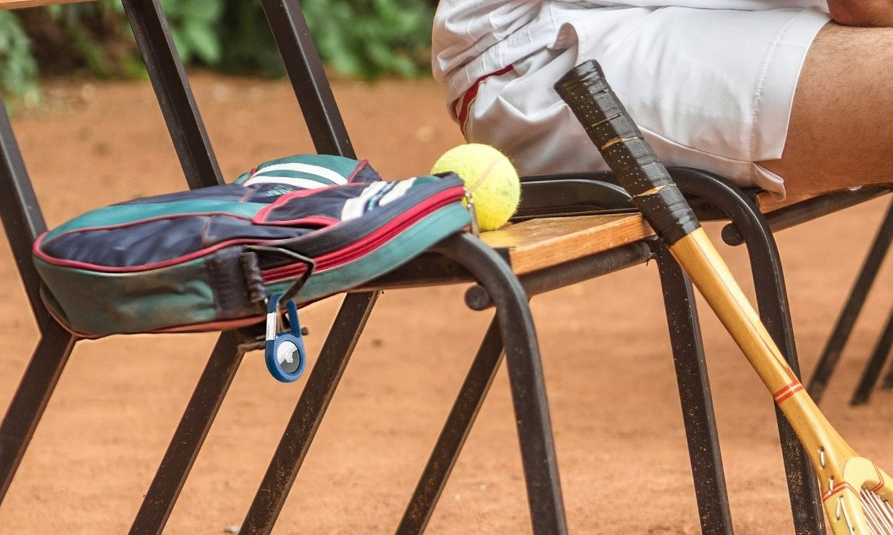 Belkin Secure Holder mit Karabiner für AirTag, am Rucksack befestigt