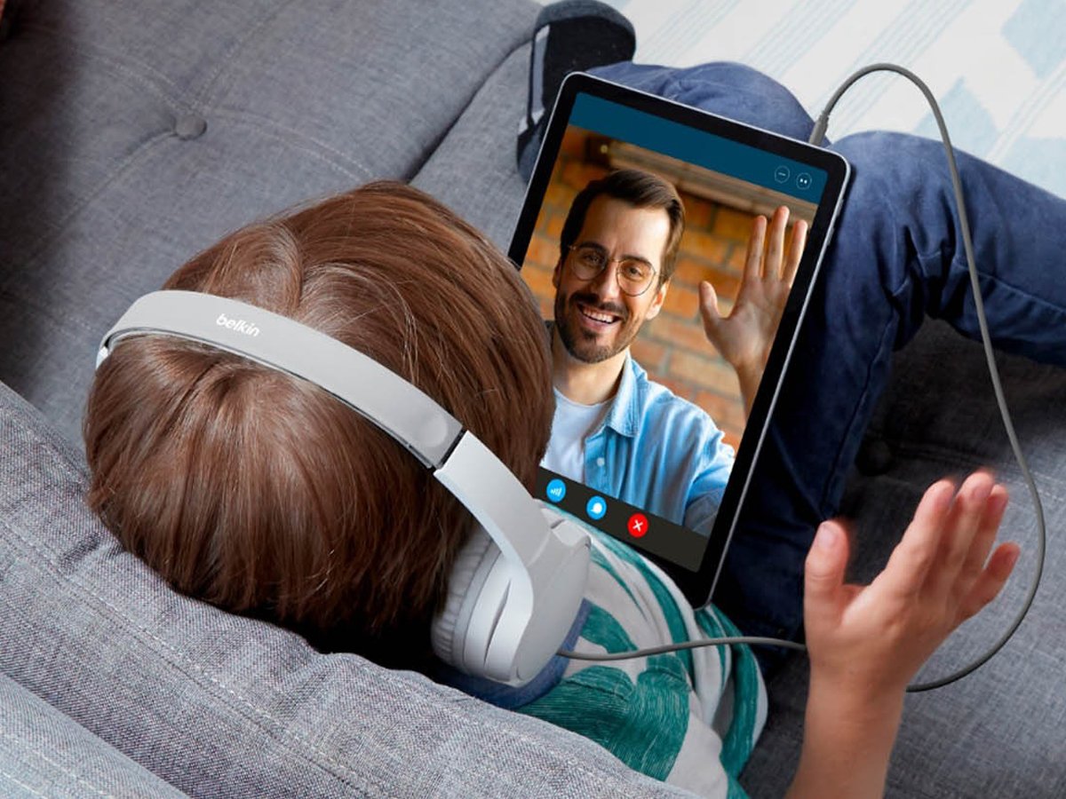 Słuchawki bezprzewodowe Belkin SoundForm Mini v3 Kids Białe - Grafika lifestyle