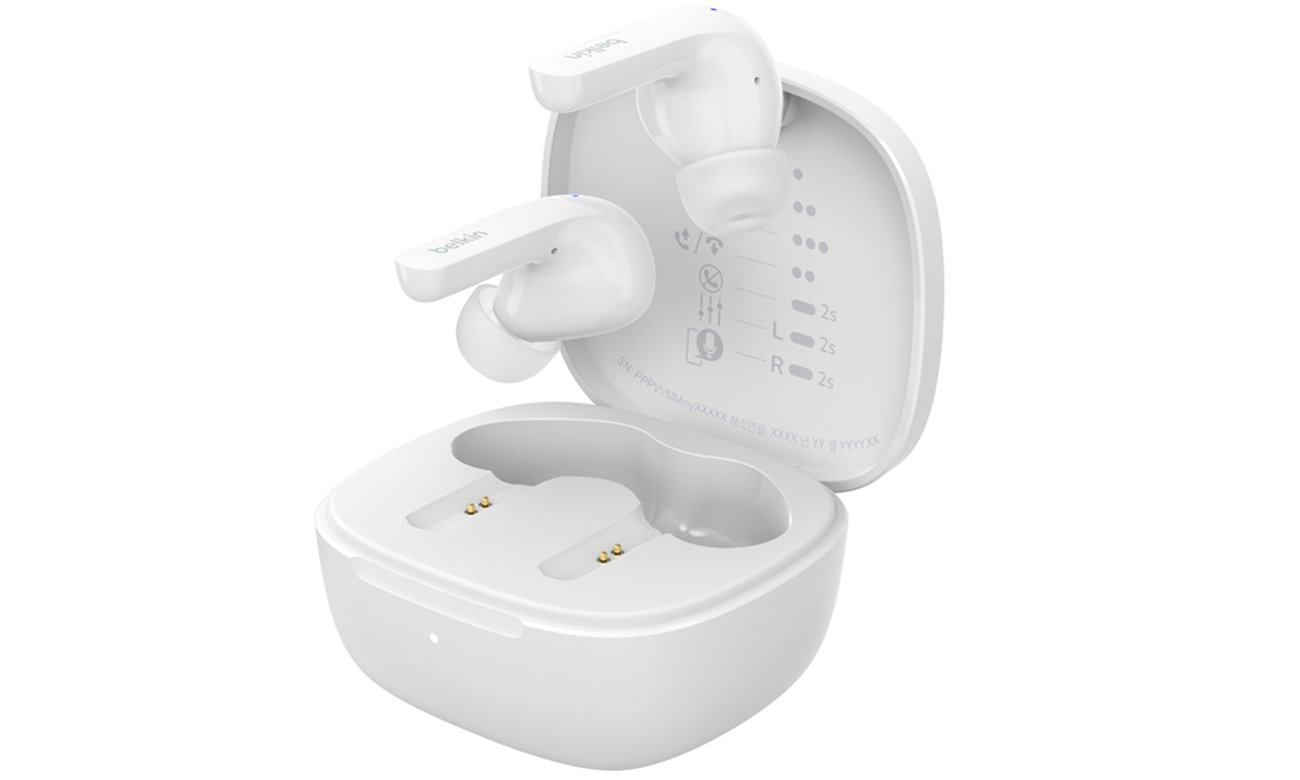 Słuchawki bezprzewodowe Belkin SoundForm Motion Białe - Widok od przodu pod kątem wraz z otwartym etui ładującym