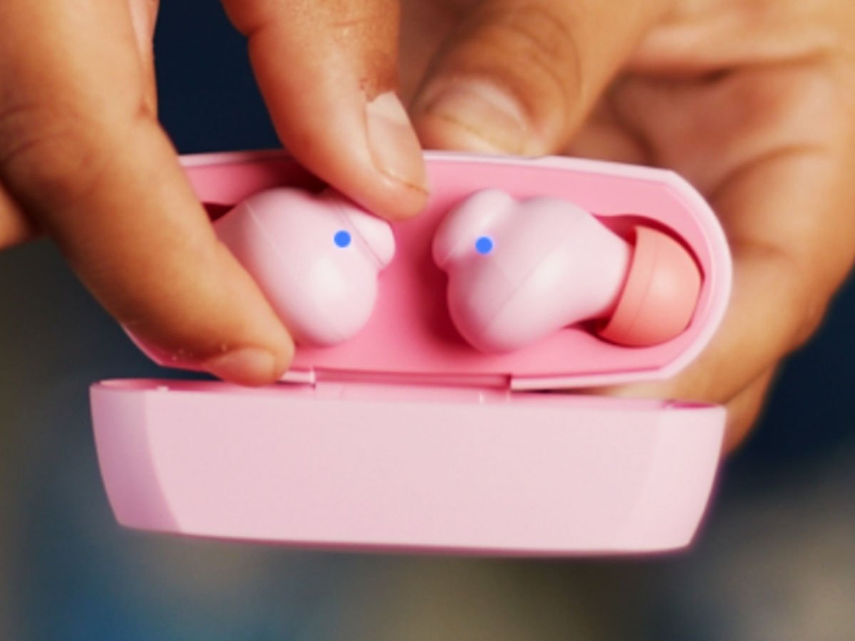 Słuchawki bezprzewodowe Belkin SoundForm Nano 2 - Grafika lifestyle