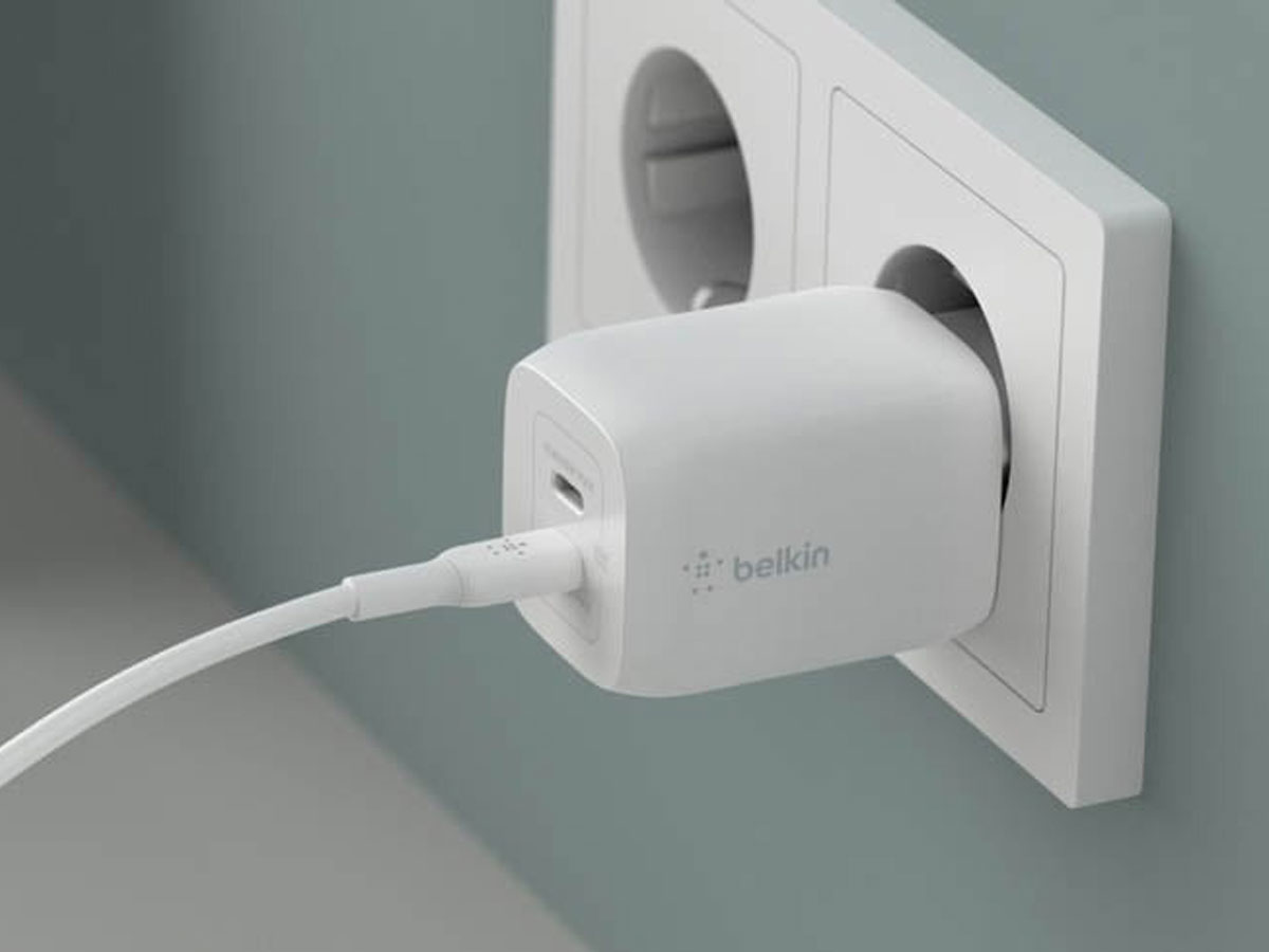 Podwójna ładowarka sieciowa (USB-C, GaN 65W + kabel) - Grafika lifestyle