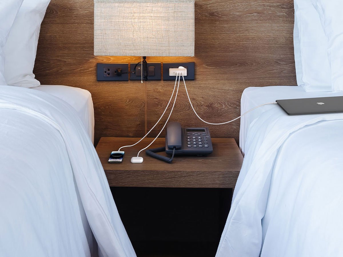 Belkin Ładowarka sieciowa 140W z adapterami w hotelu