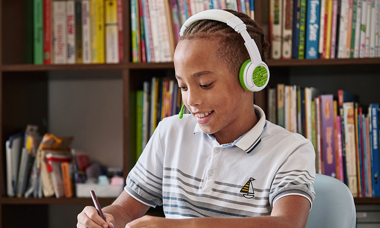 BuddyPhones School Plus bezprzewodowe zielone lekcja