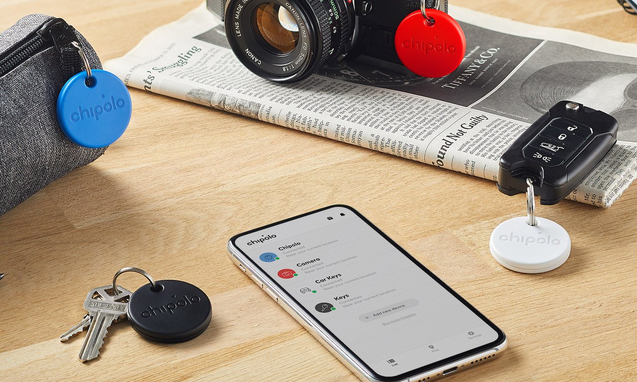 Czteropak Chipolo ONE (Black, White, Red, Blue) - Grafika lifestyle