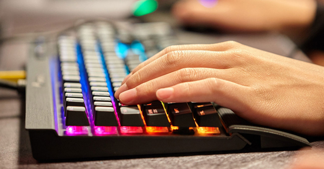 Corsair K70 LUX solidna konstrukcja aluminiowa obudowa