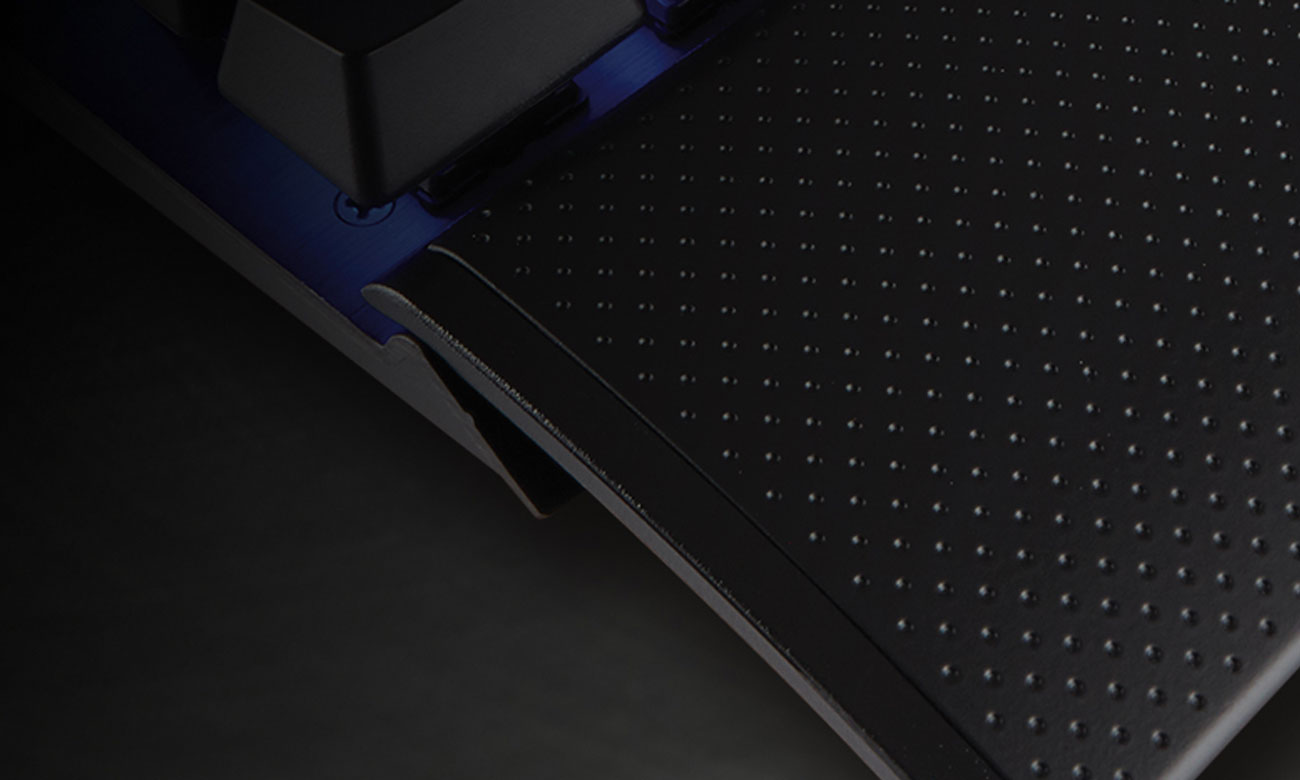Corsair K70 LUX Przełączniki Cherry MX Red Podpórka Pod Nadgarstki