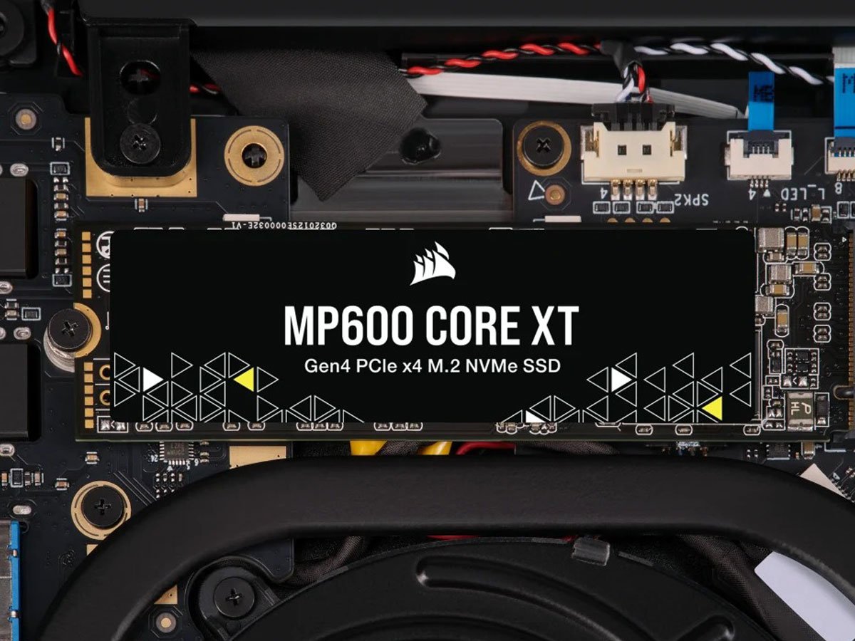 Dysk SSD M.2 Corsair MP600 CORE XT - Grafika lifestyle