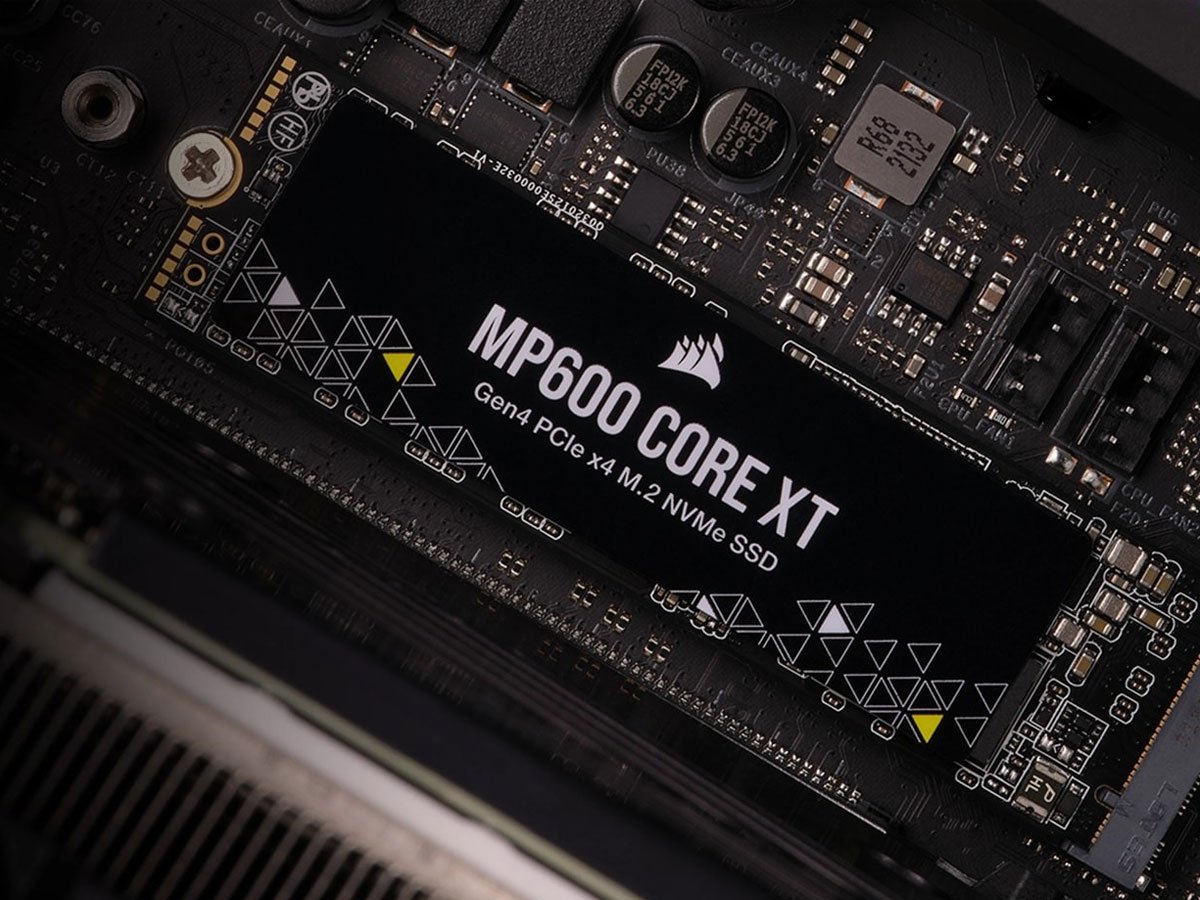 Dysk SSD M.2 Corsair MP600 CORE XT - Grafika lifestyle