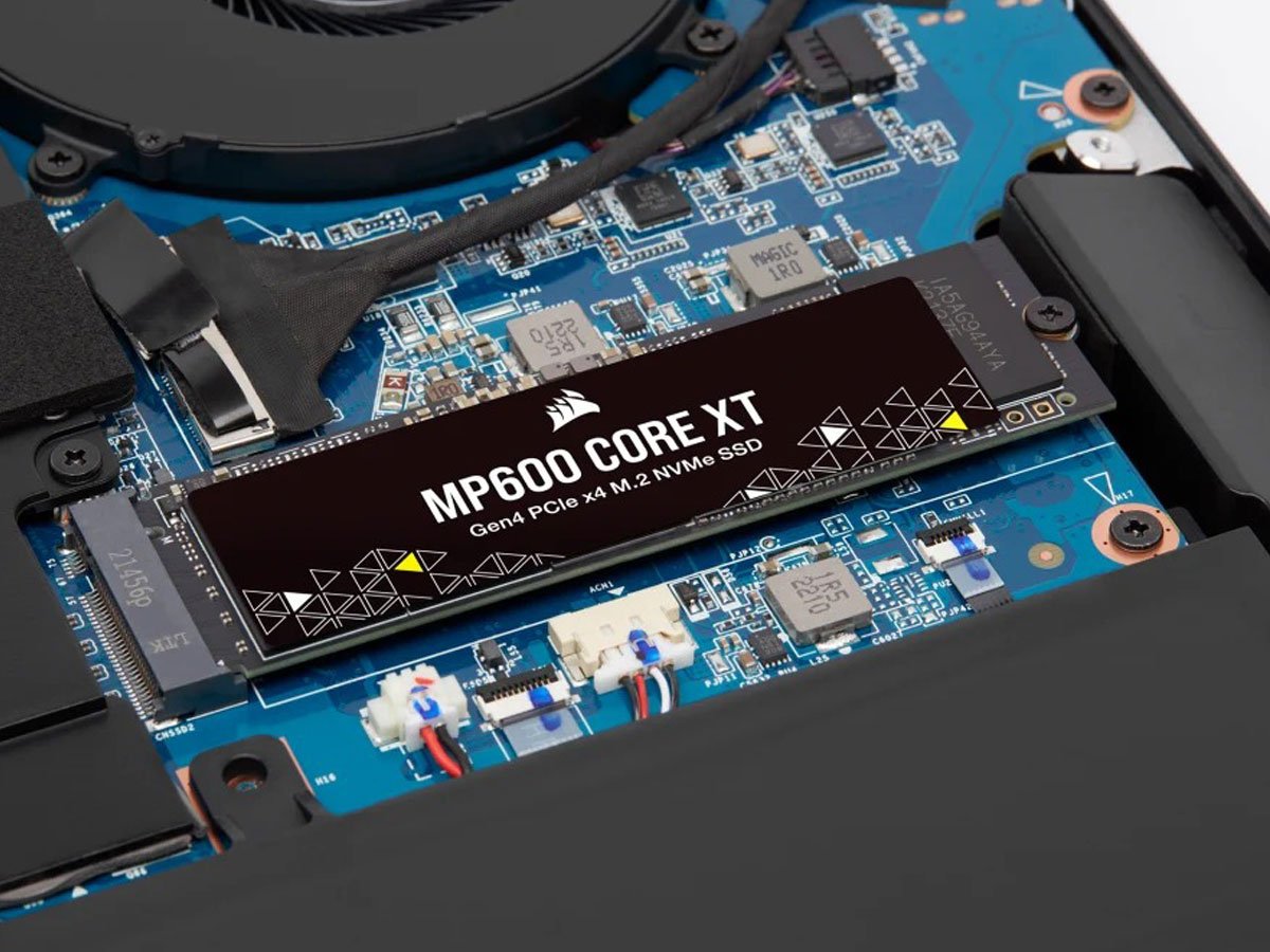 Dysk SSD M.2 Corsair MP600 CORE XT - Grafika lifestyle