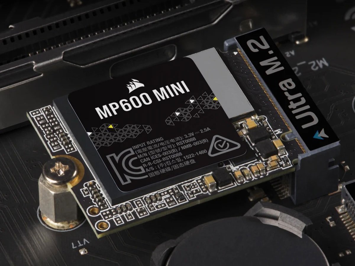 Dysk SSD M.2 Corsair MP600 MINI PCIe Gen4 NVMe - Grafika lifestyle
