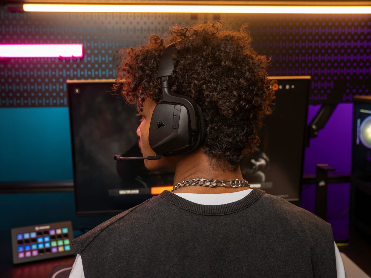 Słuchawki gamingowe Corsair VOID Wireless 2.0 Carbon - Grafika lifestyle