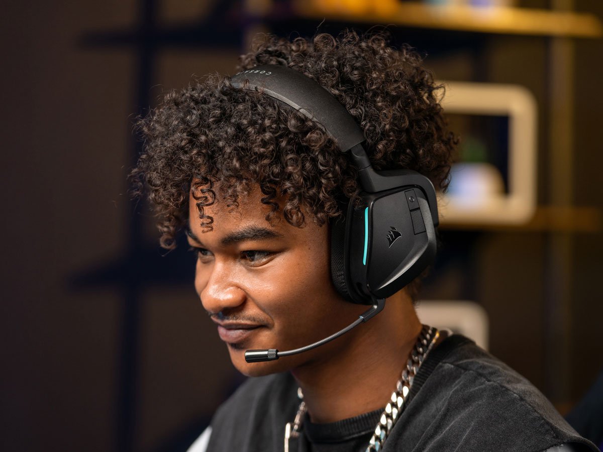 Słuchawki gamingowe Corsair VOID Wireless 2.0 Carbon - Grafika lifestyle