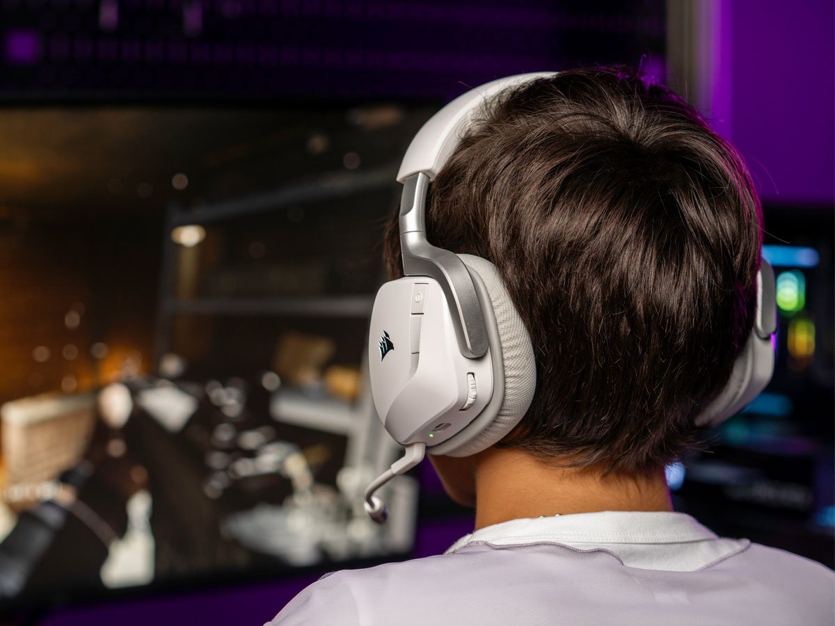 Słuchawki gamingowe Corsair VOID Wireless 2.0 White - Grafika lifestyle