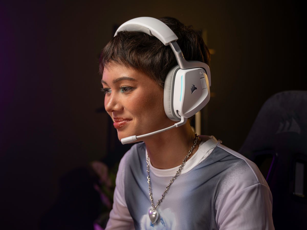Słuchawki gamingowe Corsair VOID Wireless 2.0 White - Grafika lifestyle