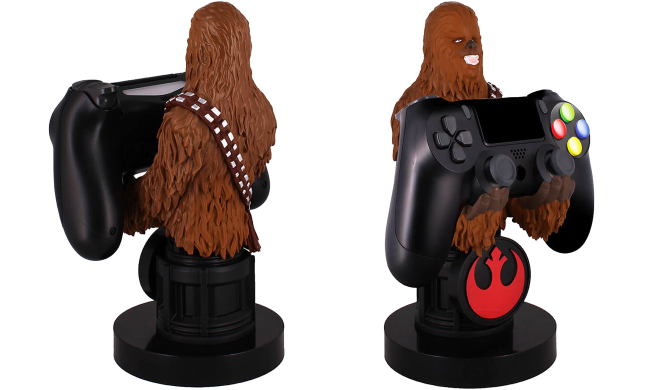 Figurka Cable Guys Chewbacca - Widok od tyłu i od przodu wraz z kontrolerami