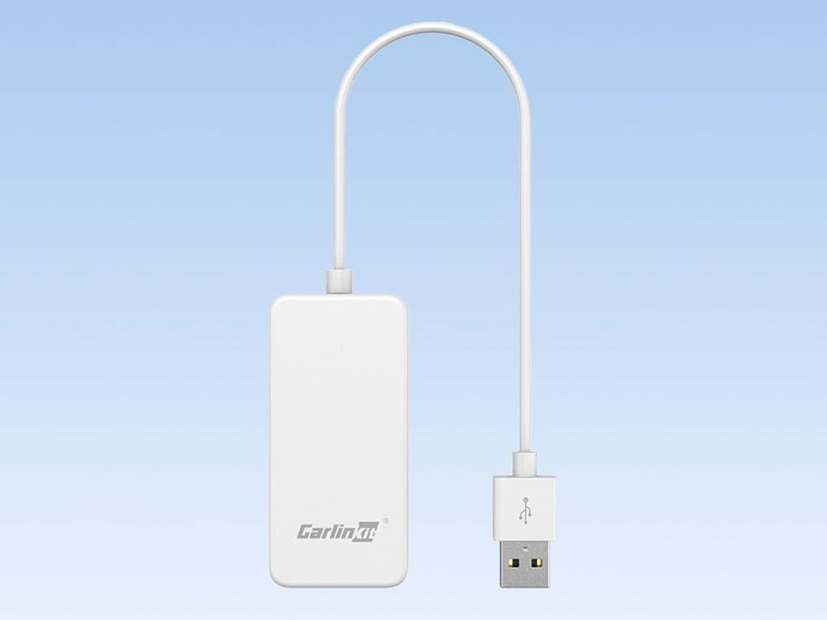 Adapter samochodowy Carlinkit CPC200-HD2CP CarPlay - Widok złączy, grafika z tłem