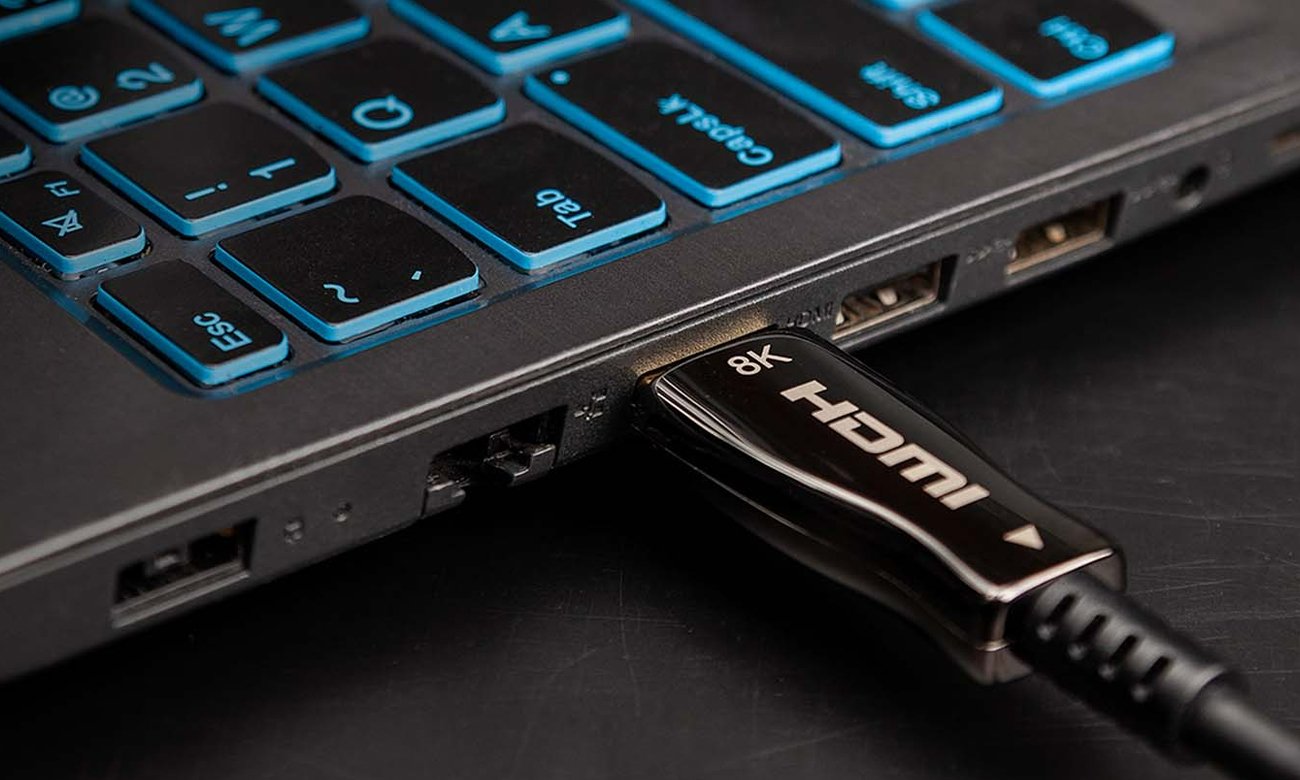 Claroc Optyczny HDMI 2.1 podłączony do laptopa