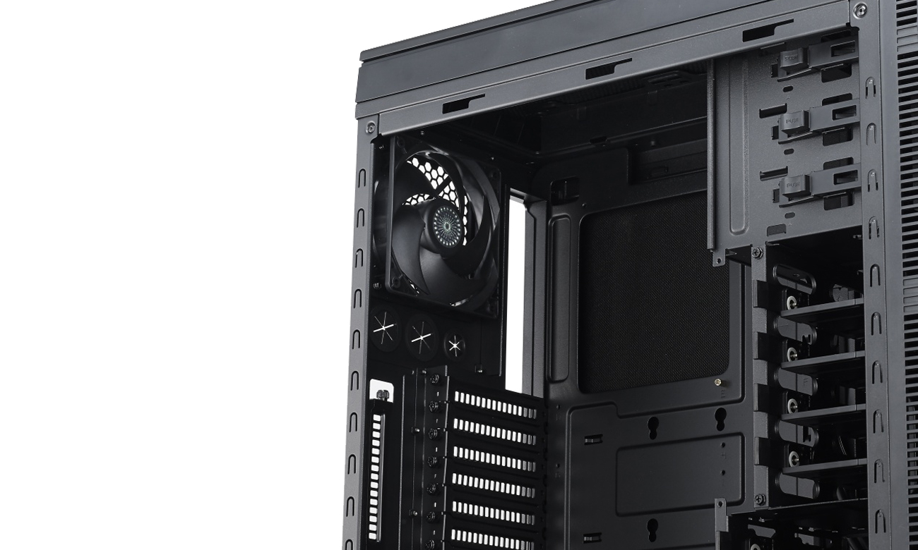 Cooler Master SILENCIO 652S wnętrze