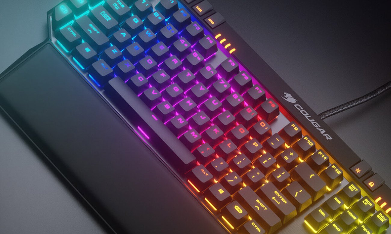 Cougar 700K EVO RGB podświetlenie