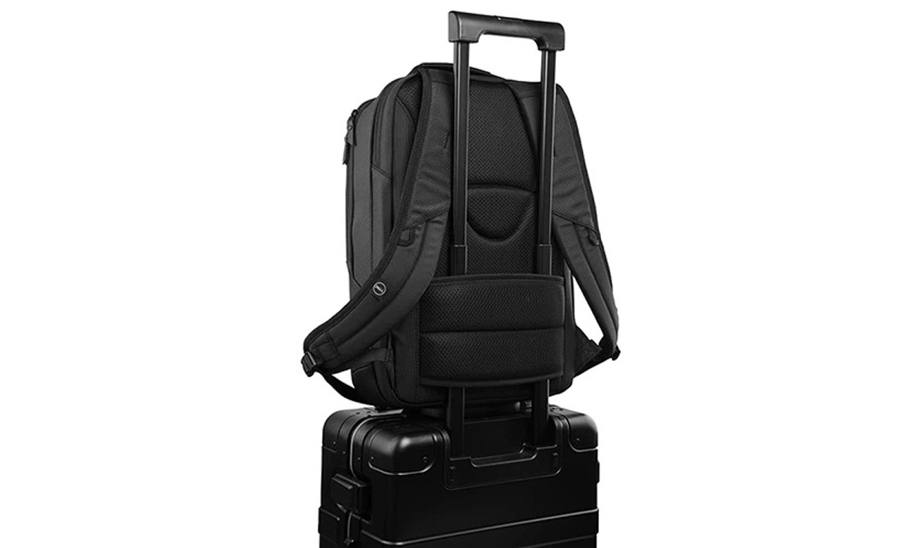 Plecak Dell Premier Slim 15 zamocowany do walizki podróżnej