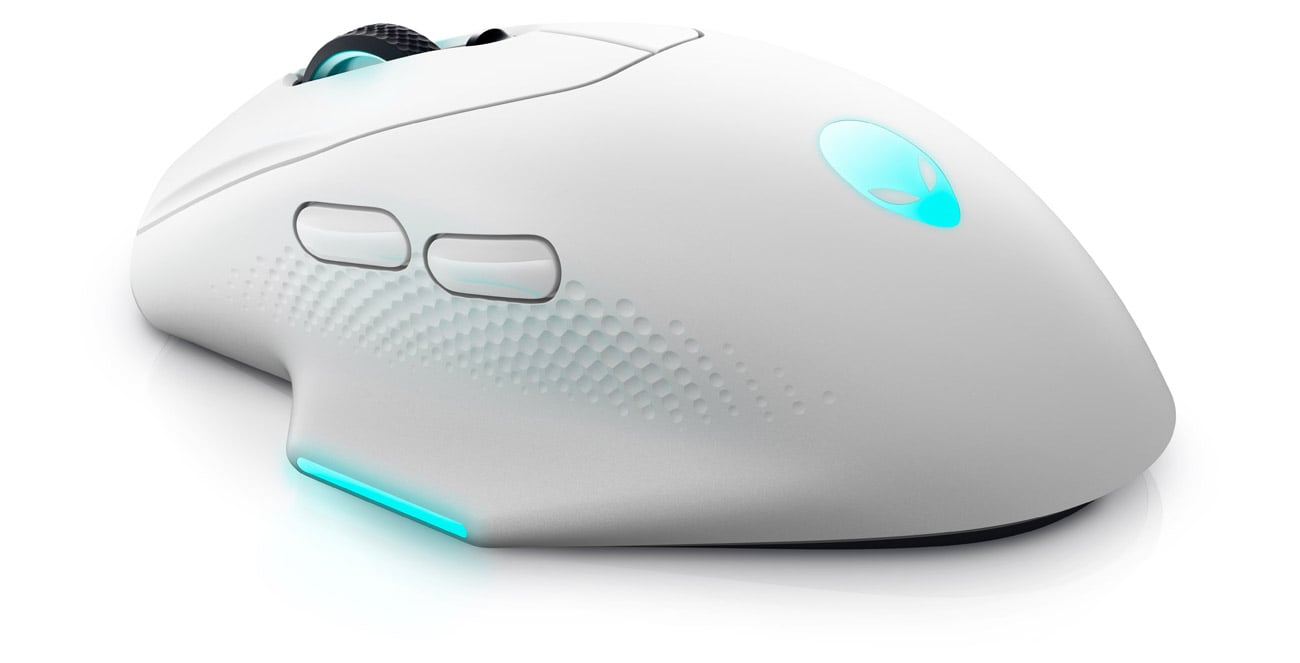 Dell ALIENWARE WIRELESS GAMING MOUSE - AW620M widok z boku, przyciski boczne