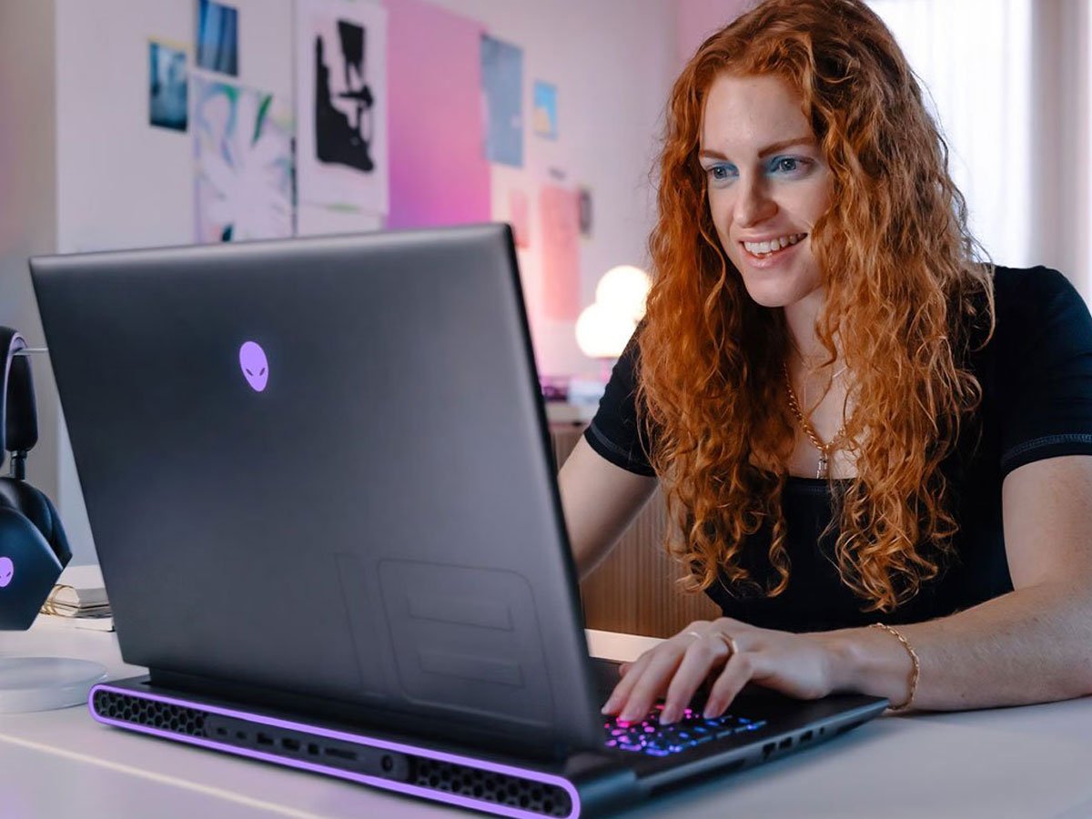 Dell Alienware m18 R2 wygląd