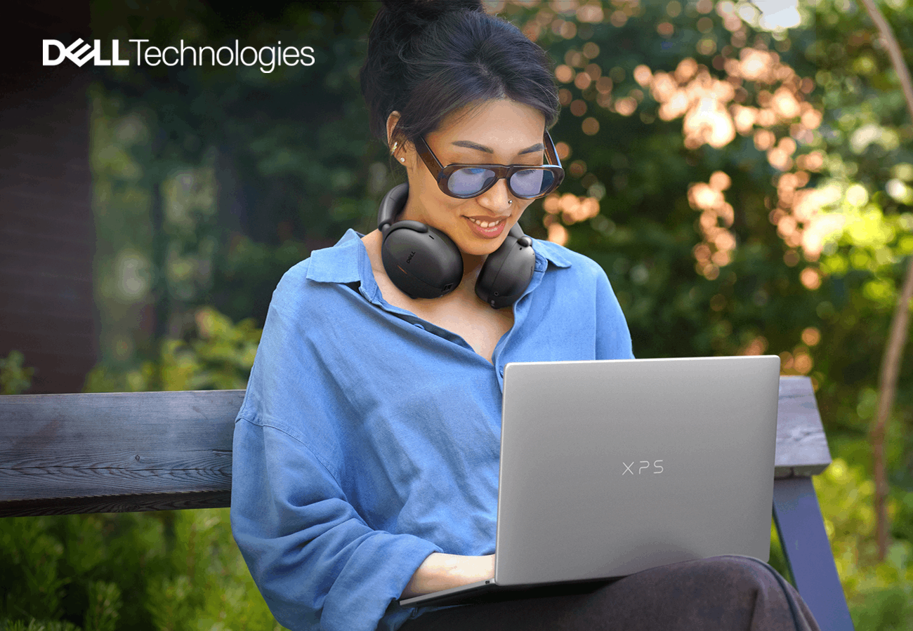 Młoda kobieta pracująca na&nbsp;laptopie XPS&nbsp;13