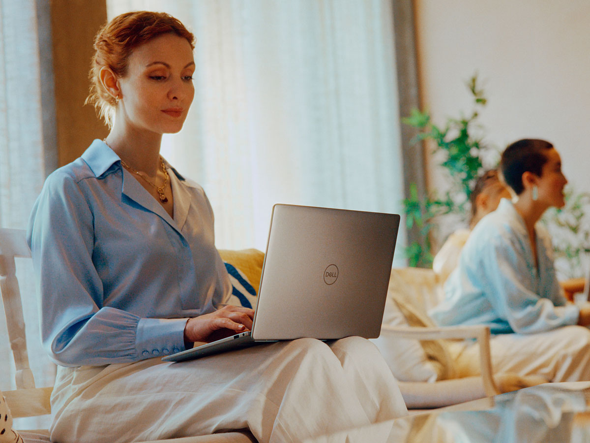 Dell Latitude 7455 logo na obudowie