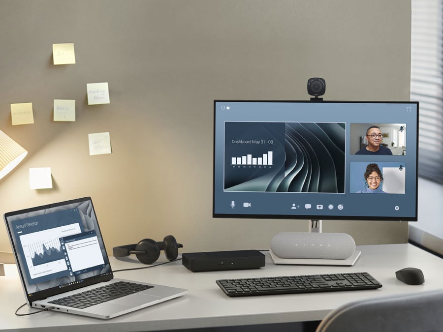 Dell Pro 14 na stanowisku pracy