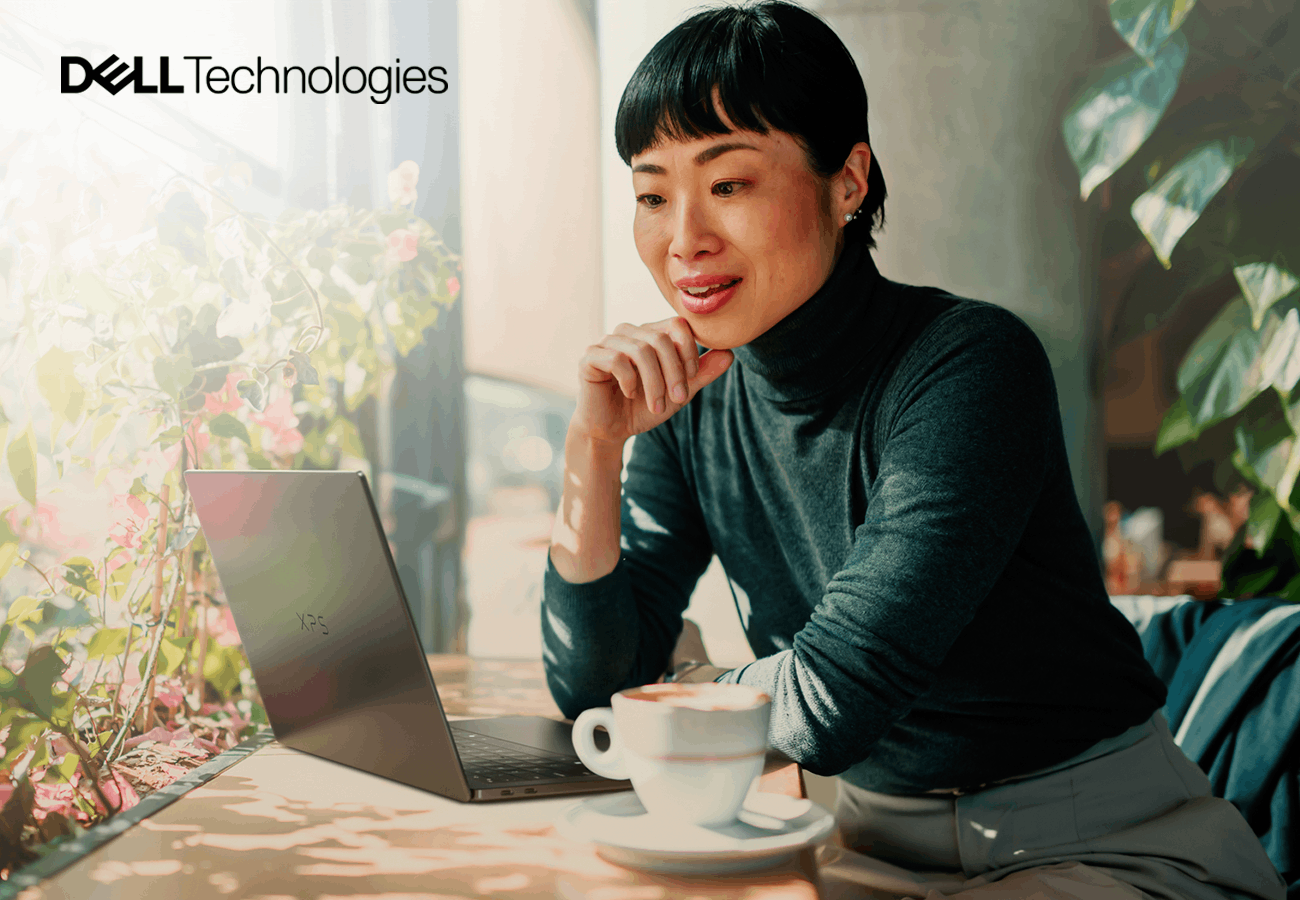 Młoda kobieta pracująca na&nbsp;laptopie XPS&nbsp;14