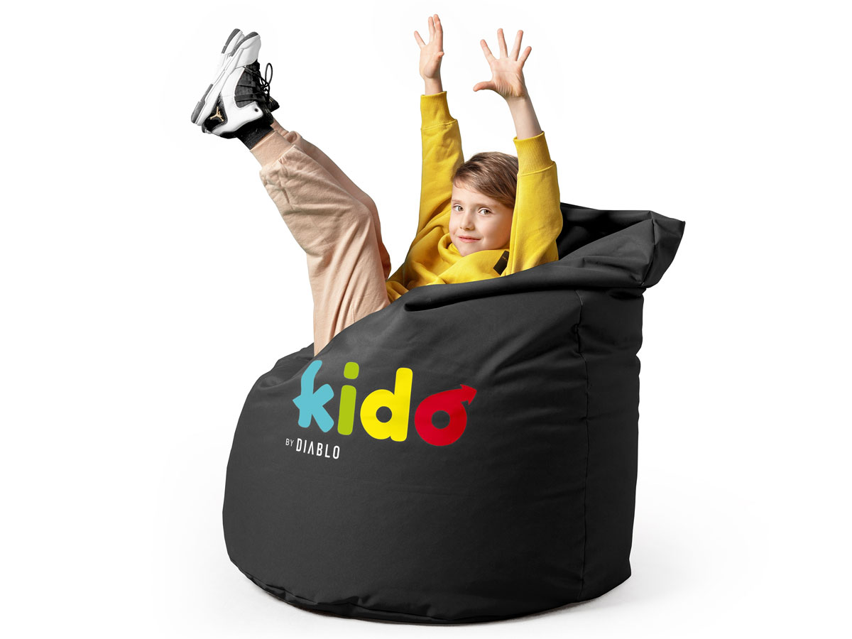 Pufa dla dziecka Diablo Chairs Kido Czarna - Grafika lifestyle