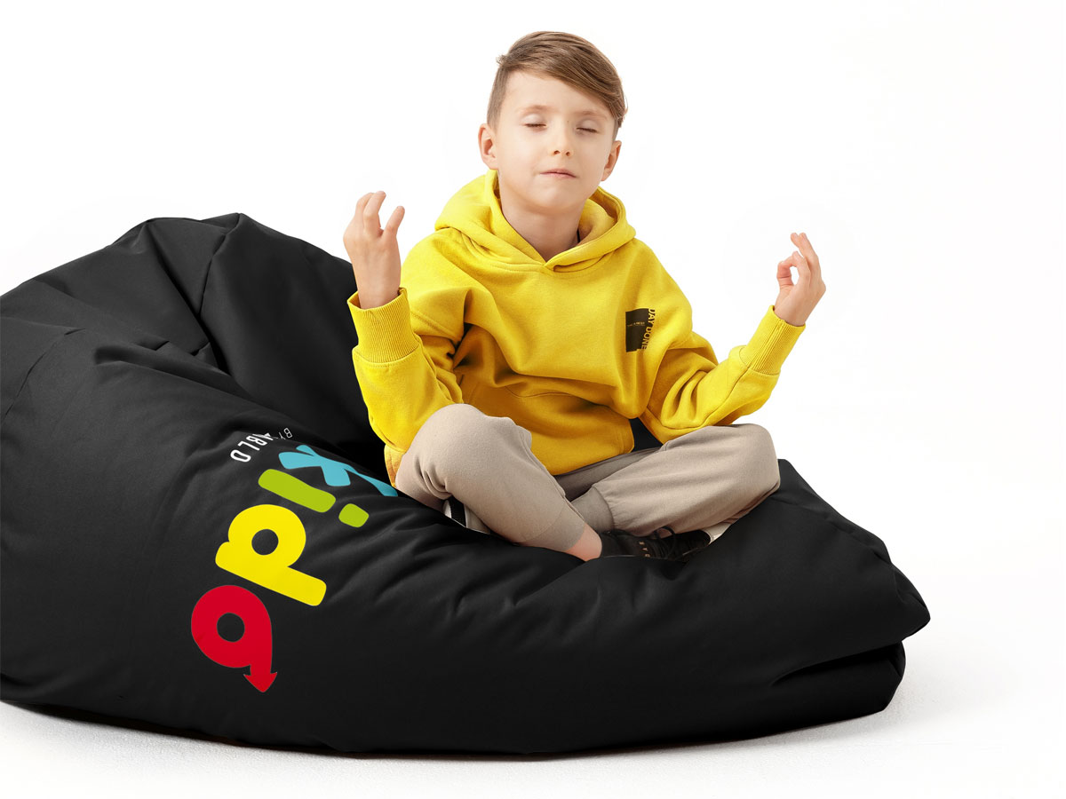 Pufa dla dziecka Diablo Chairs Kido Czarna - Grafika lifestyle