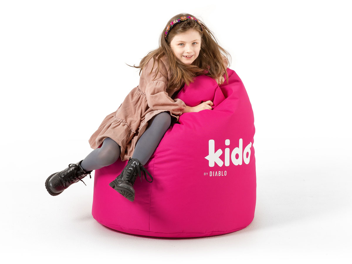 Pufa dla dziecka Diablo Chairs Kido Różowa - Grafika lifestyle