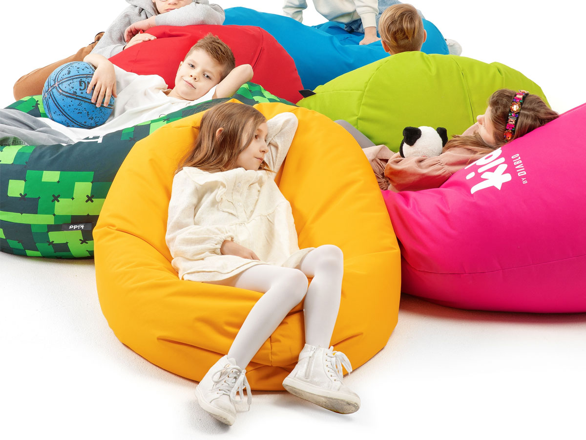 Pufa dla dziecka Diablo Chairs Kido Różowa - Grafika lifestyle