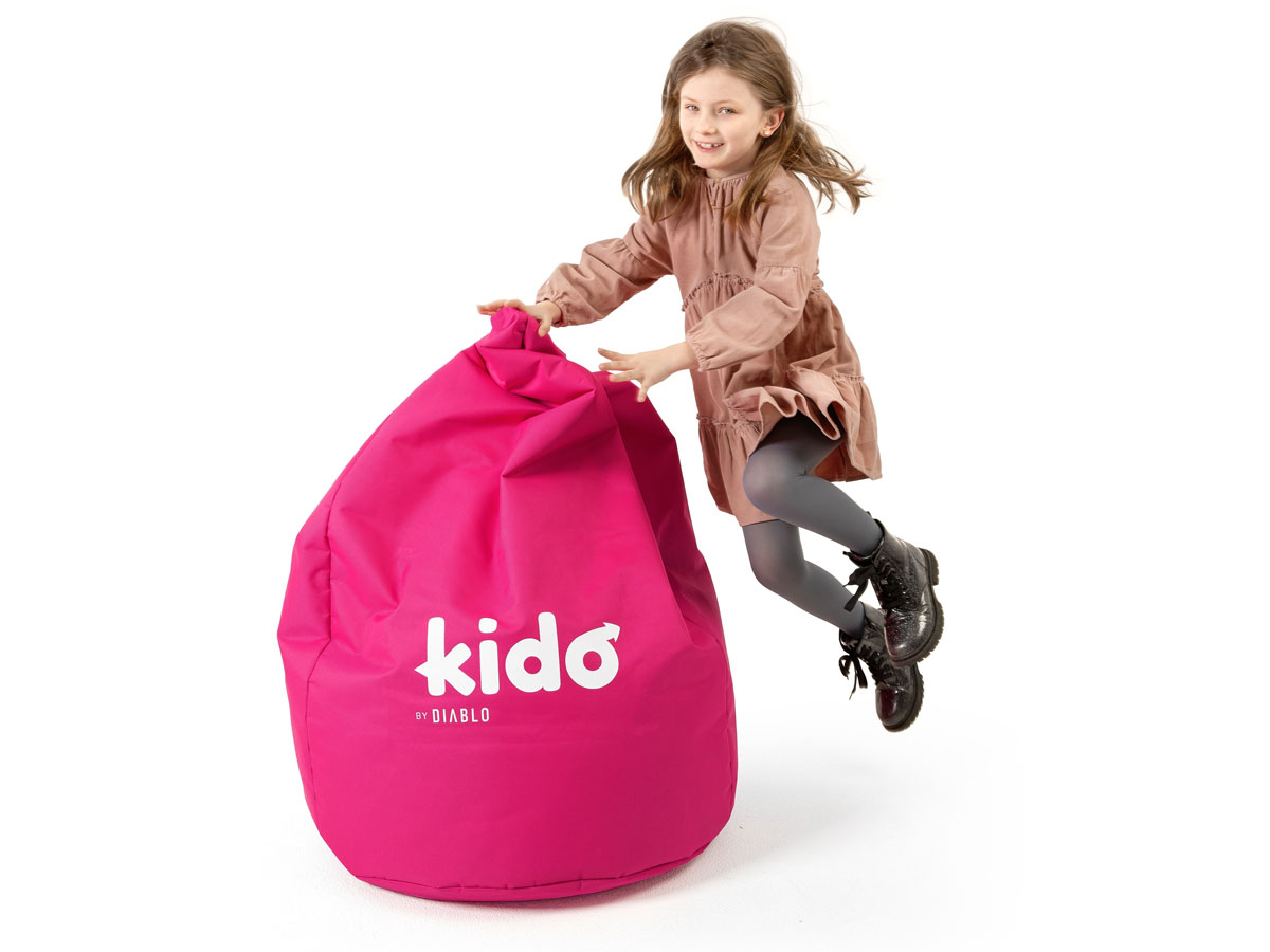Pufa dla dziecka Diablo Chairs Kido Różowa - Grafika lifestyle