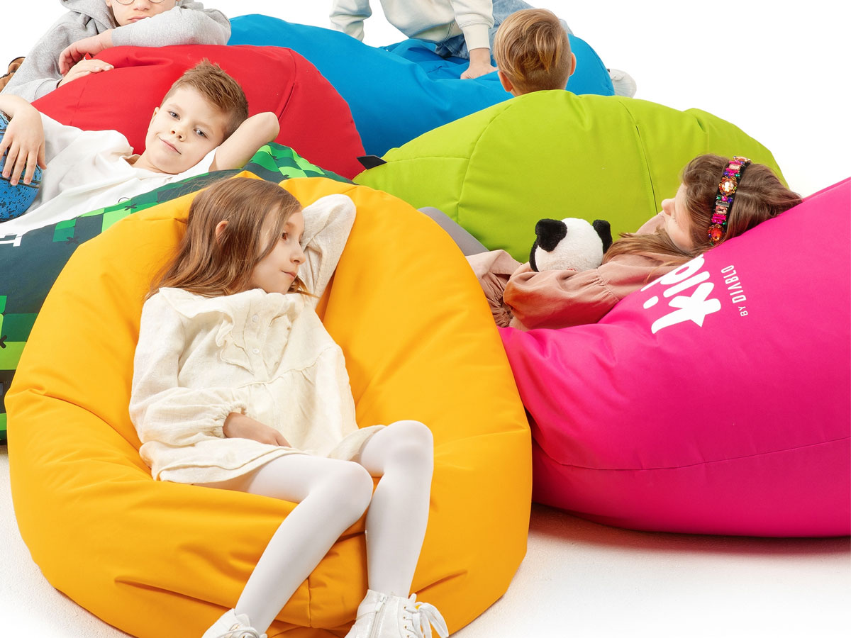 Pufa dla dziecka Diablo Chairs Kido Zielona - Grafika lifestyle