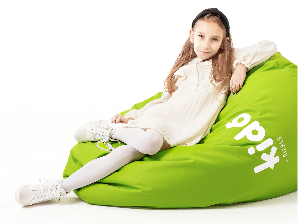 Pufa dla dziecka Diablo Chairs Kido Zielona - Grafika lifestyle