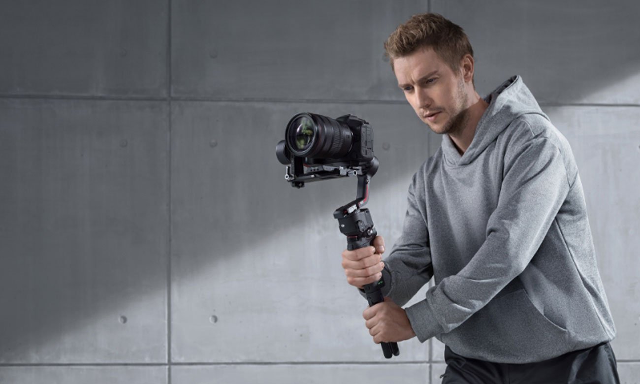 Stabilizator do aparatu DJI RS 3 Combo zdjęcia w ruchu