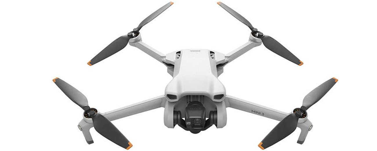 Dron DJI Mini 3 - Widok przodu i lewego boku pod kątem